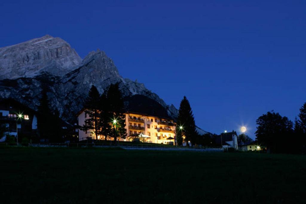Hotel Roma Сан-Вито-ди-Кадоре Экстерьер фото
